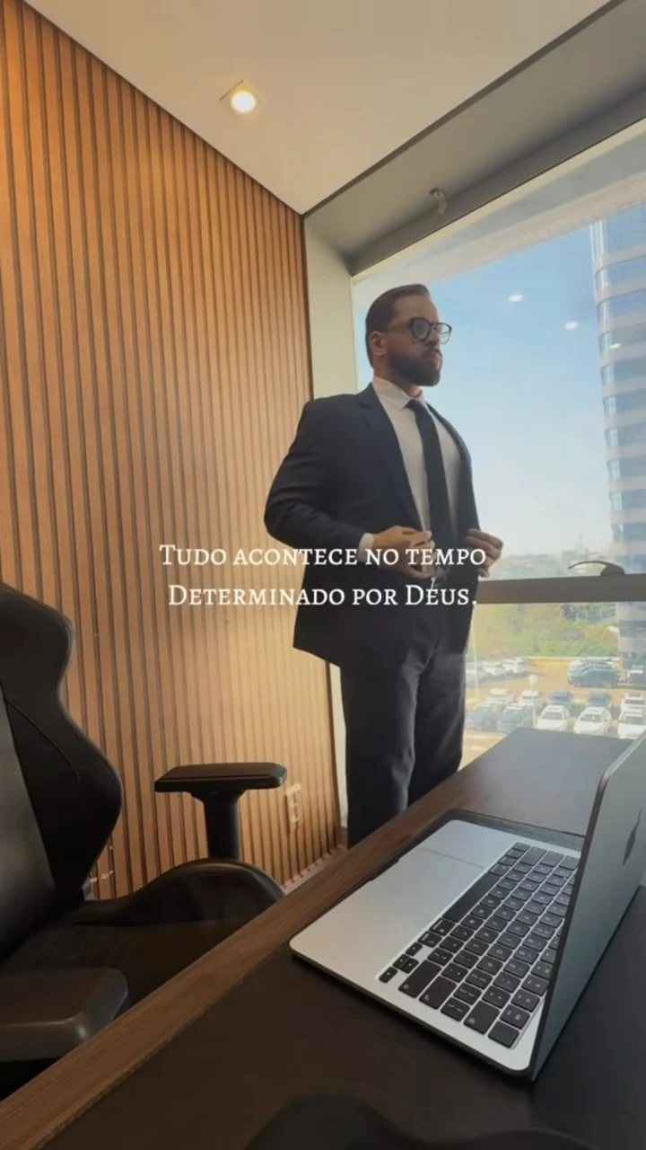 Michel no escritório em registro publicado no Instagram